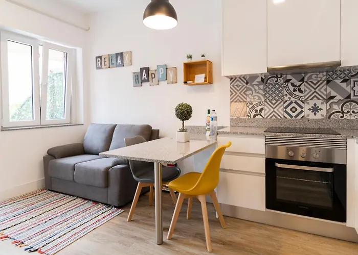 Stop & Relax - Free Parking Apartment *